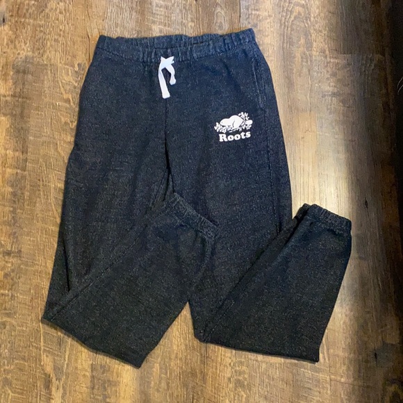 Too small, good condition, roots size 14 kids - Picture 1 of 3